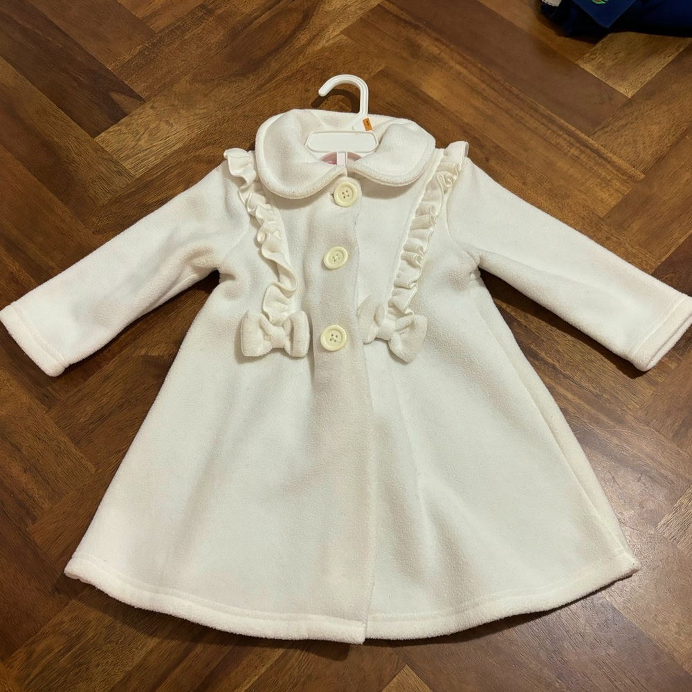 Toddler Girls White Coat With Ruffles and Bows, Size 2T